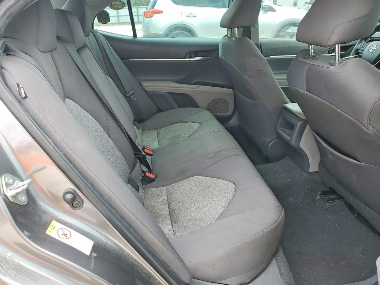 2019 Toyota Camry Le - zdjęcie 10
