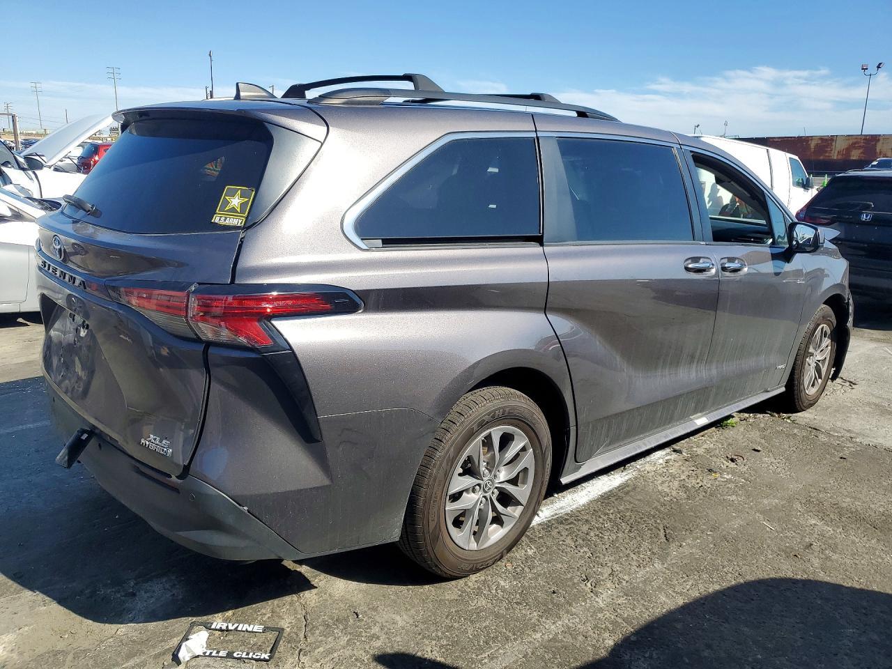 2021 Toyota Sienna Xle 7-Passenger - zdjęcie 3