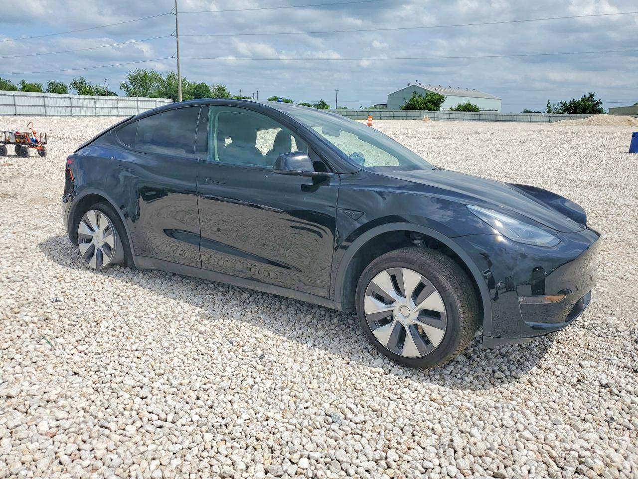 2024 Tesla Model Y - zdjęcie 4