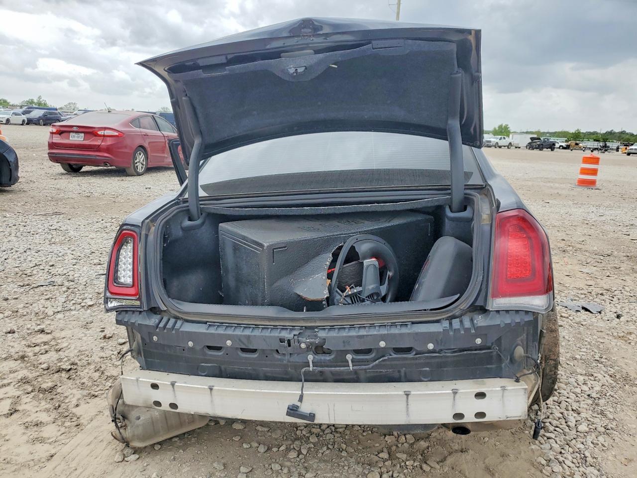 2016 Chrysler 300 S - zdjęcie 6