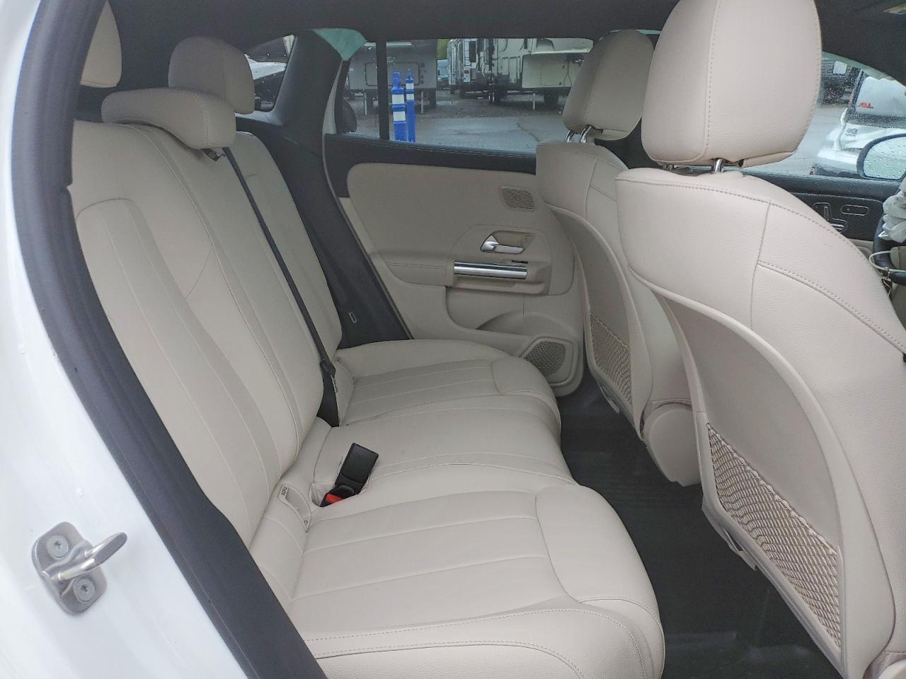 2026 Mercedes-Benz Gla 250 4Matic - zdjęcie 10