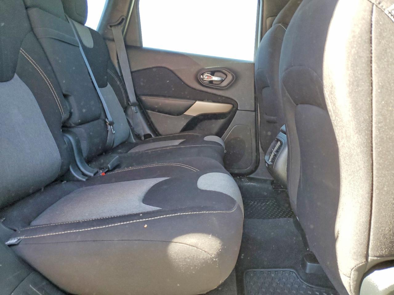 2018 Jeep Cherokee Latitude - zdjęcie 11