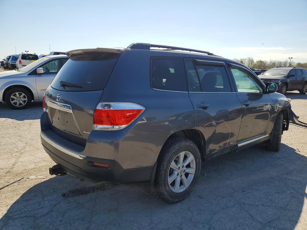 2013 Toyota Highlander Plus - zdjęcie 3