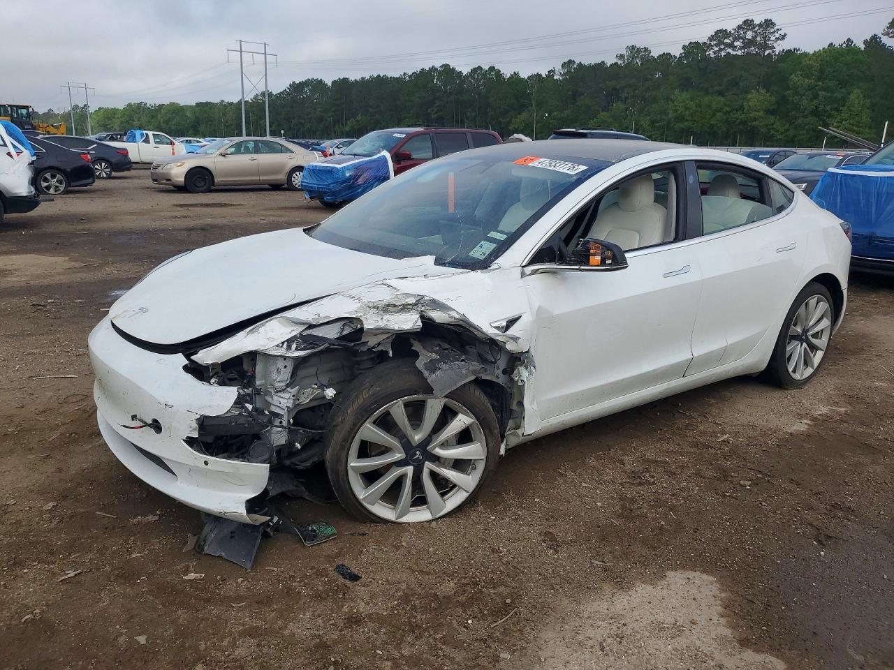 2020 Tesla Model 3 - zdjęcie główne