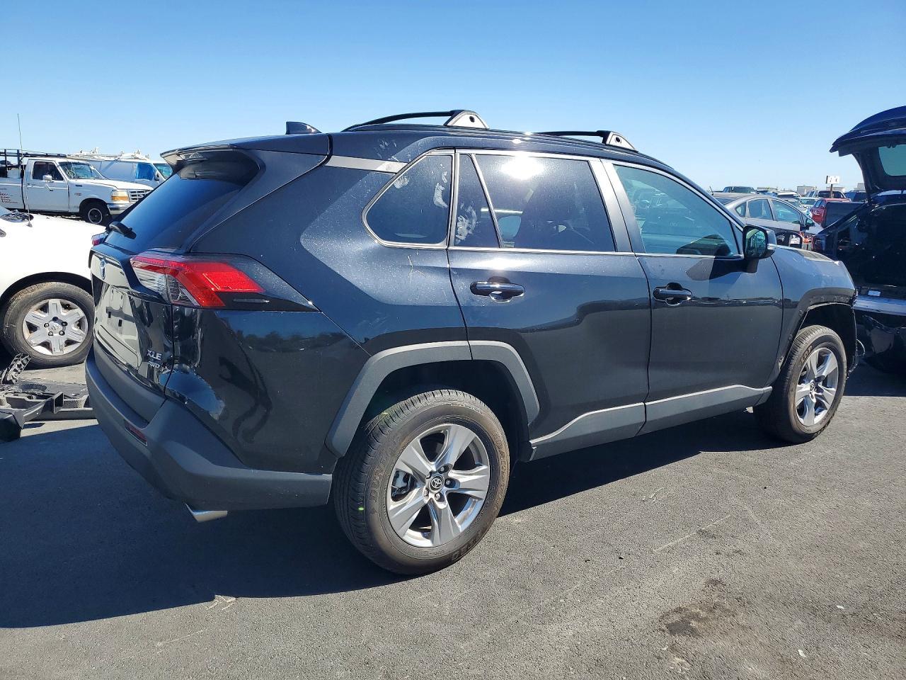 2024 Toyota Rav4 Xle - zdjęcie 3