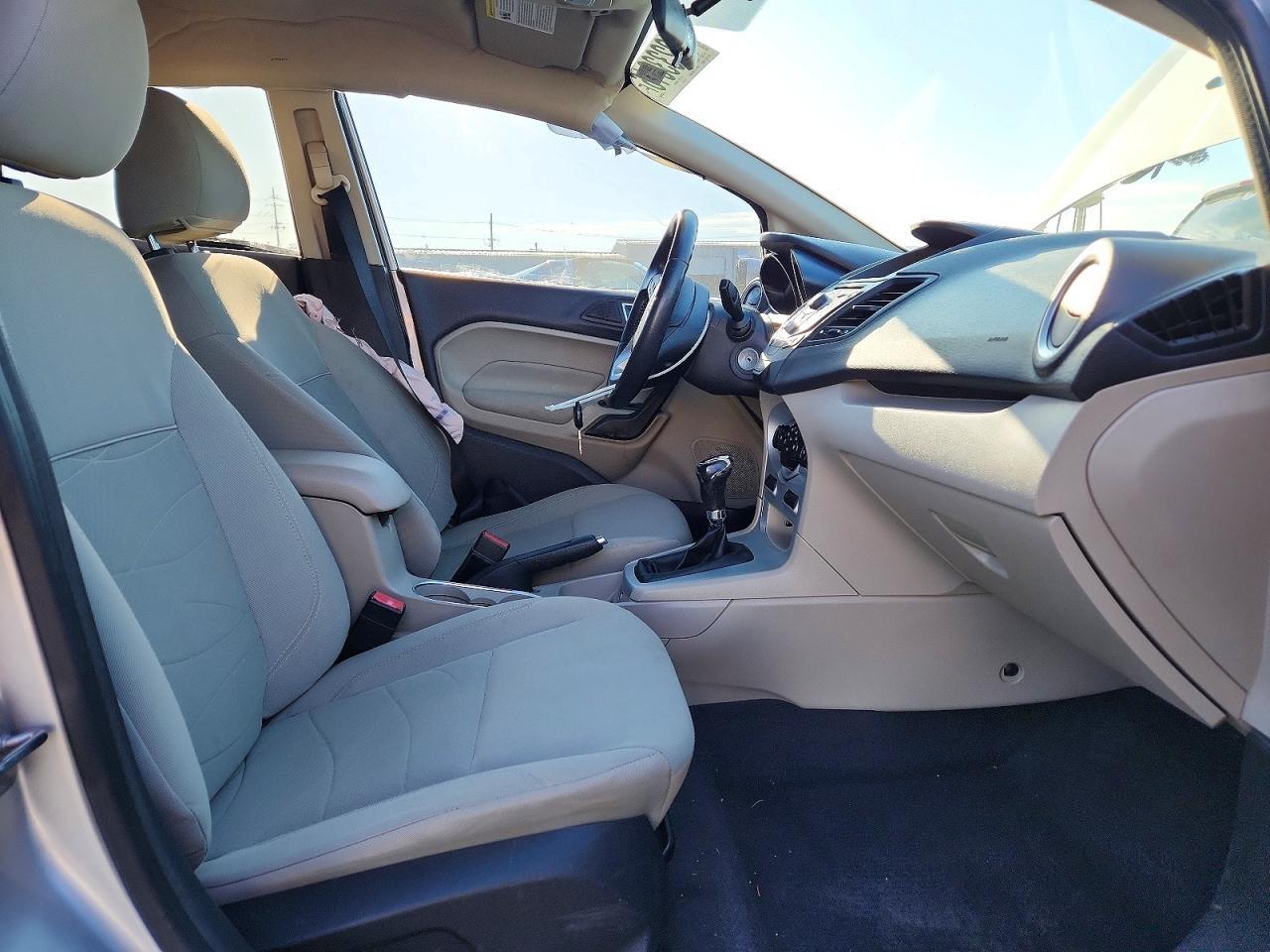 2014 Ford Fiesta Se - zdjęcie 7