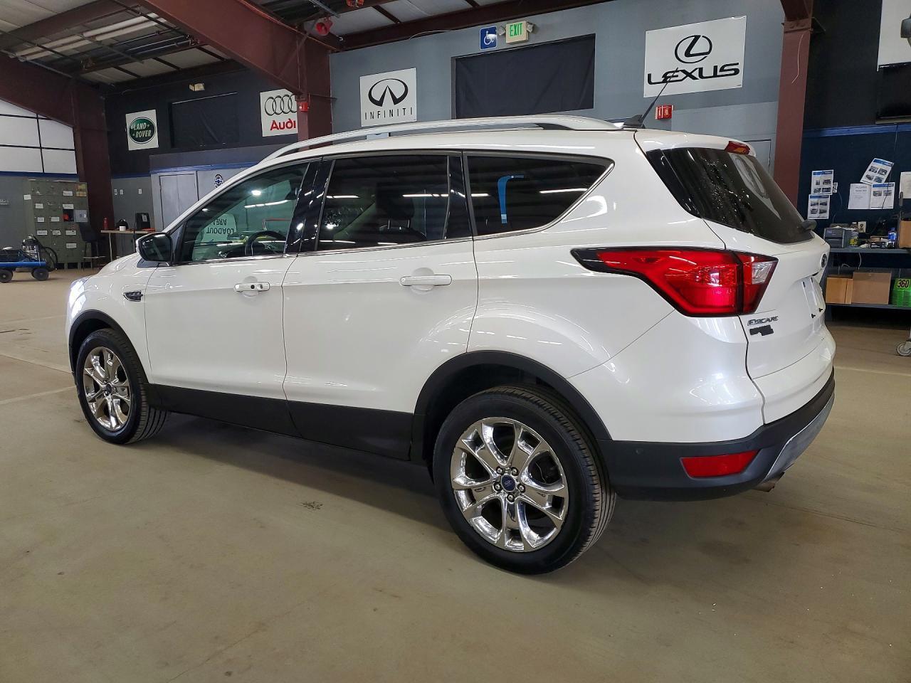 2019 Ford Escape Titanium - zdjęcie 2