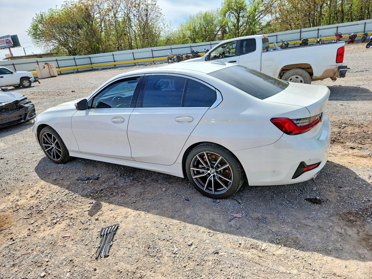 2020 BMW 330I - zdjęcie 2