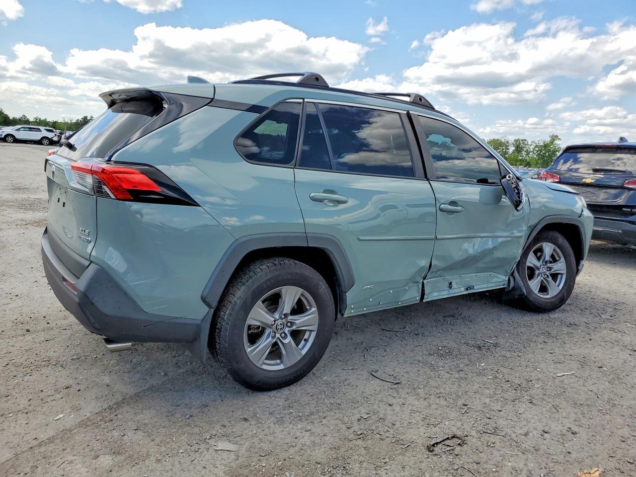 2022 Toyota Rav4 Xle - zdjęcie 3