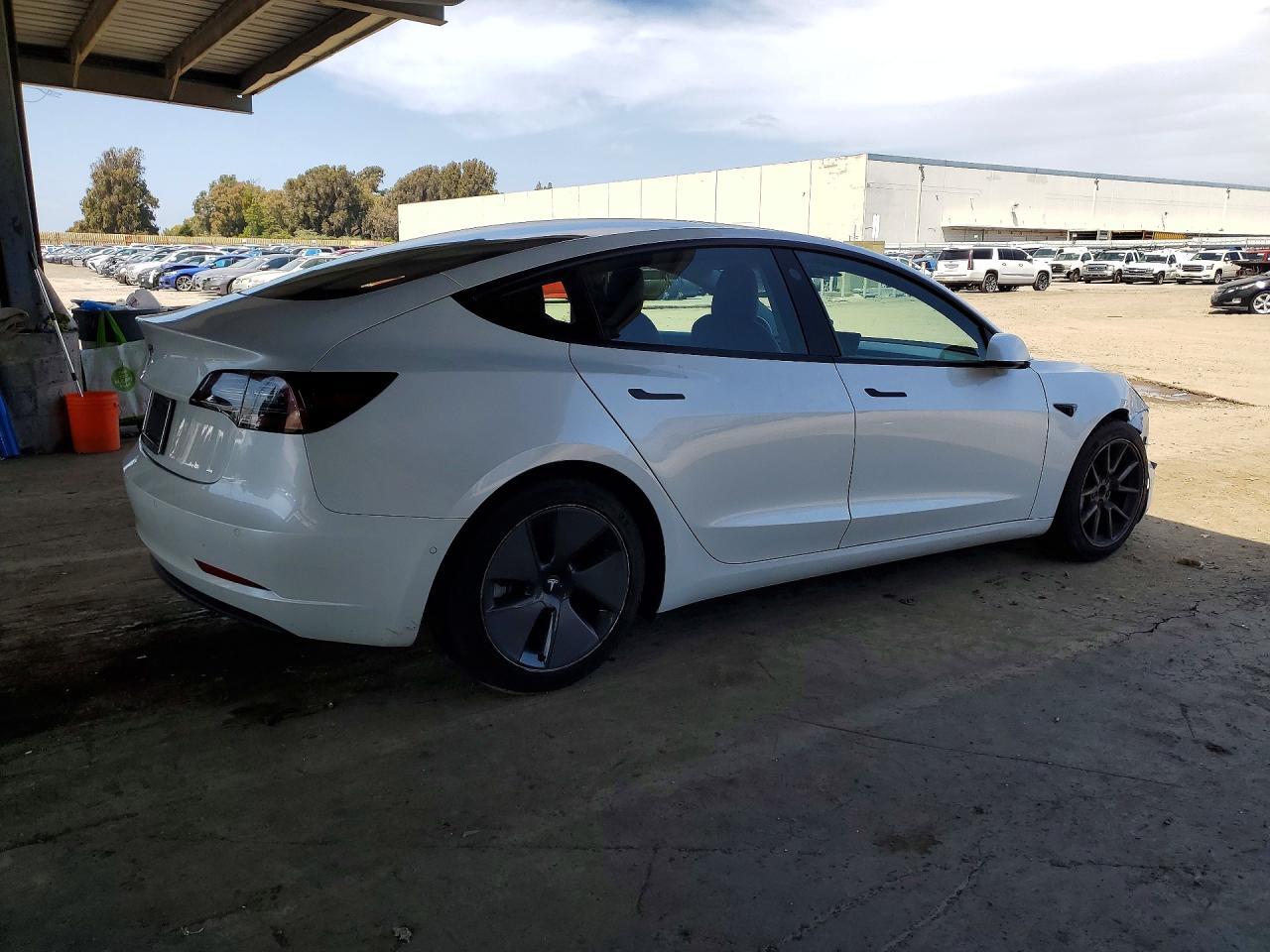 2021 Tesla Model 3 - zdjęcie 3
