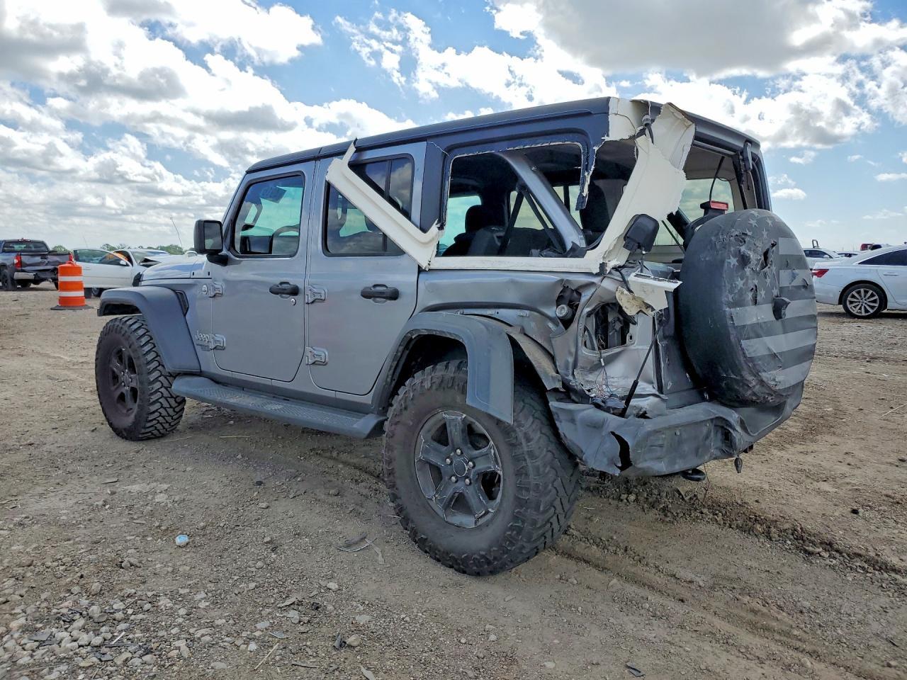 2020 Jeep Wrangler Unlimited Sport - zdjęcie 2