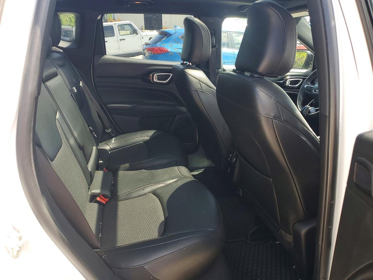 2023 Jeep Compass Latitude - zdjęcie 11
