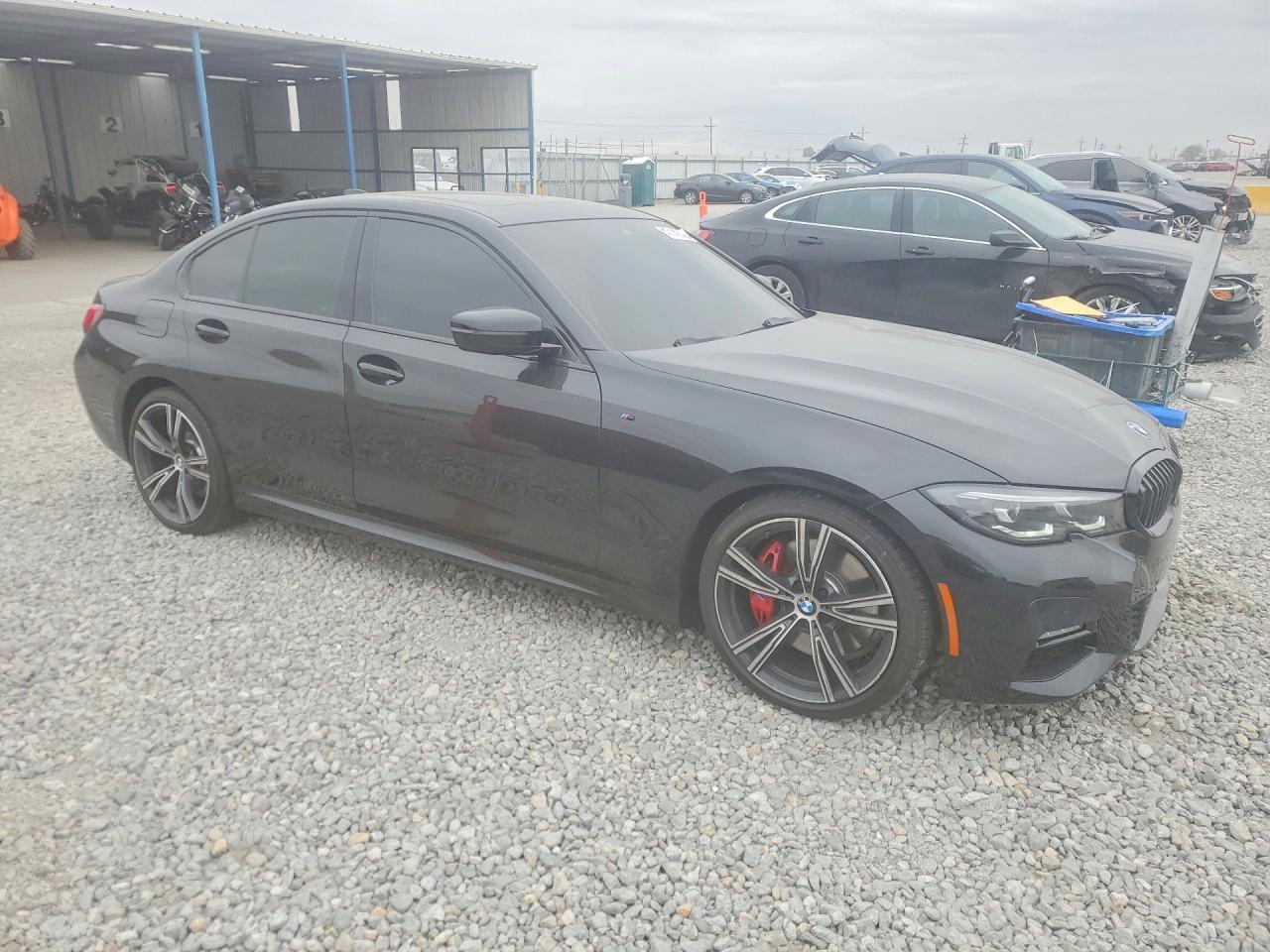 2022 BMW 330Xi - zdjęcie 4