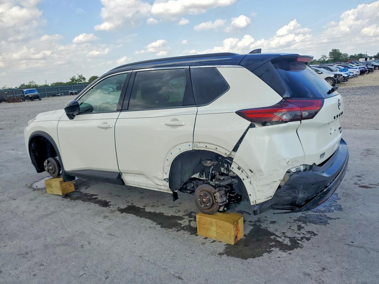 2023 Nissan Rogue Sv - zdjęcie 2
