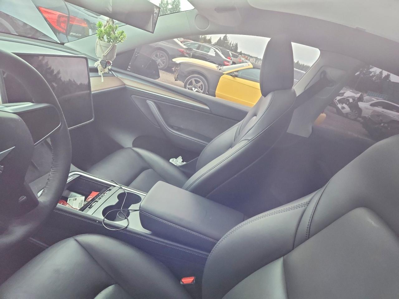 2024 Tesla Model Y - zdjęcie 9