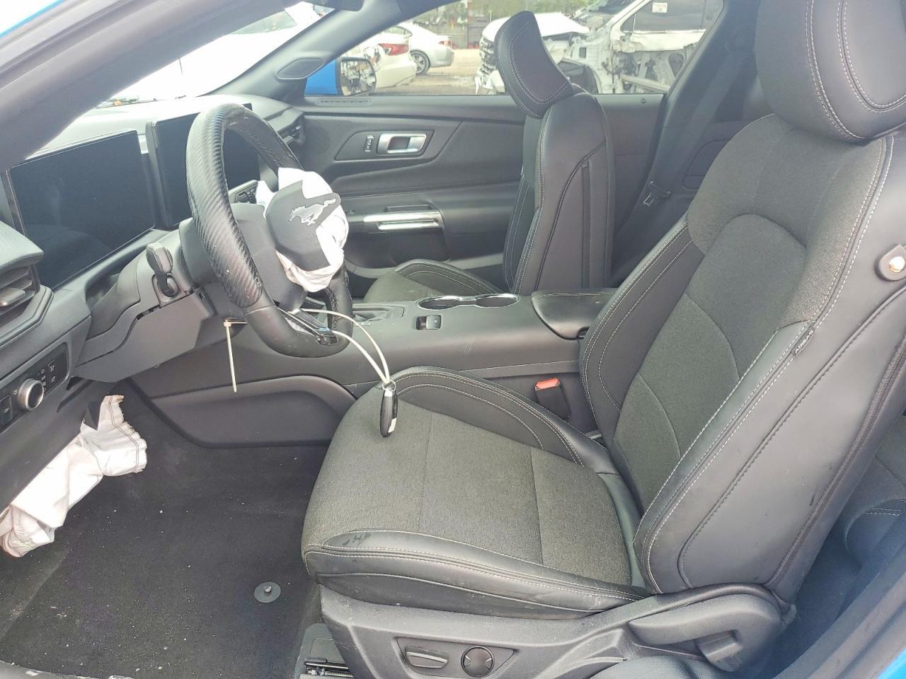 2025 Ford Mustang - zdjęcie 7