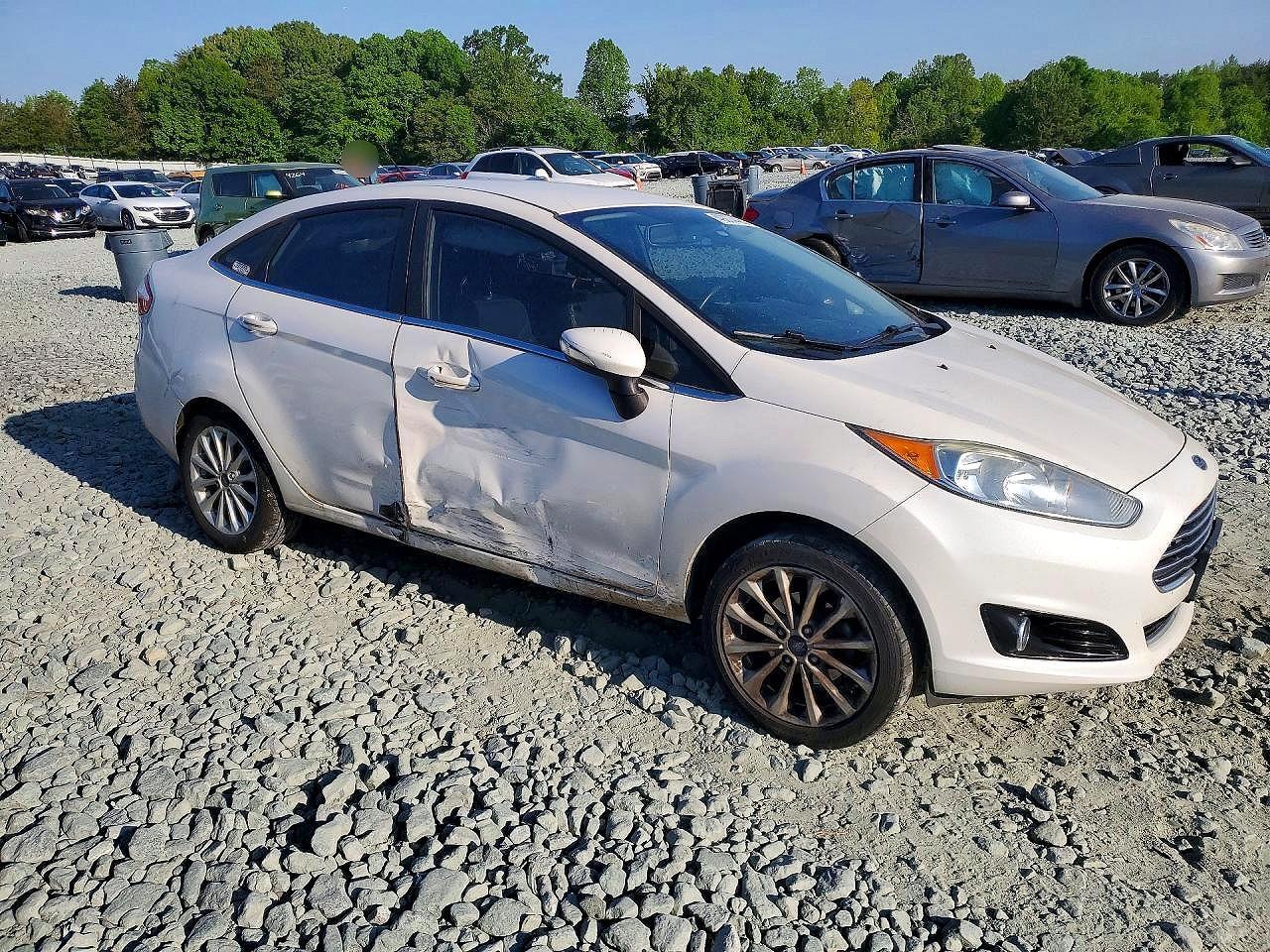 2017 Ford Fiesta Titanium - zdjęcie 4