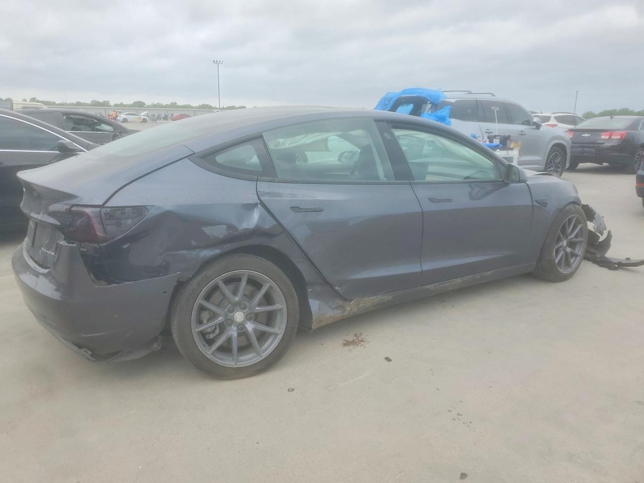 2022 Tesla Model 3 - zdjęcie 3