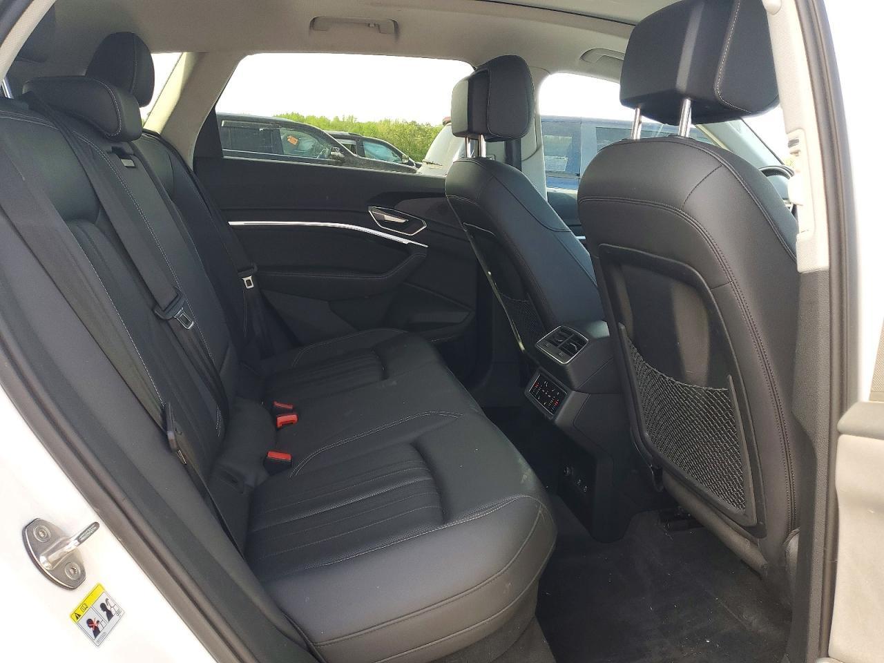 2022 Audi E-Tron Premium Plus - zdjęcie 11