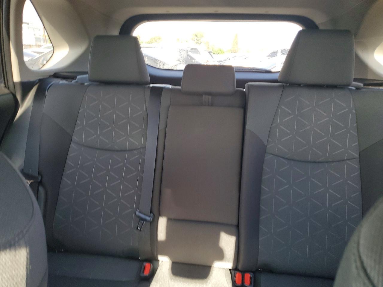 2025 Toyota Rav4 Xle - zdjęcie 10