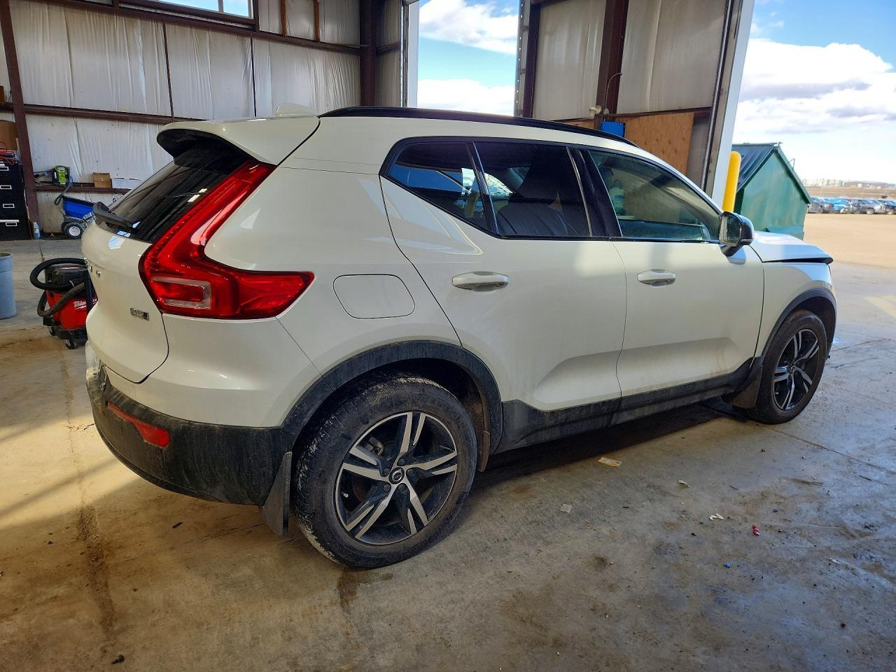 2023 Volvo Xc40 Plus - zdjęcie 3