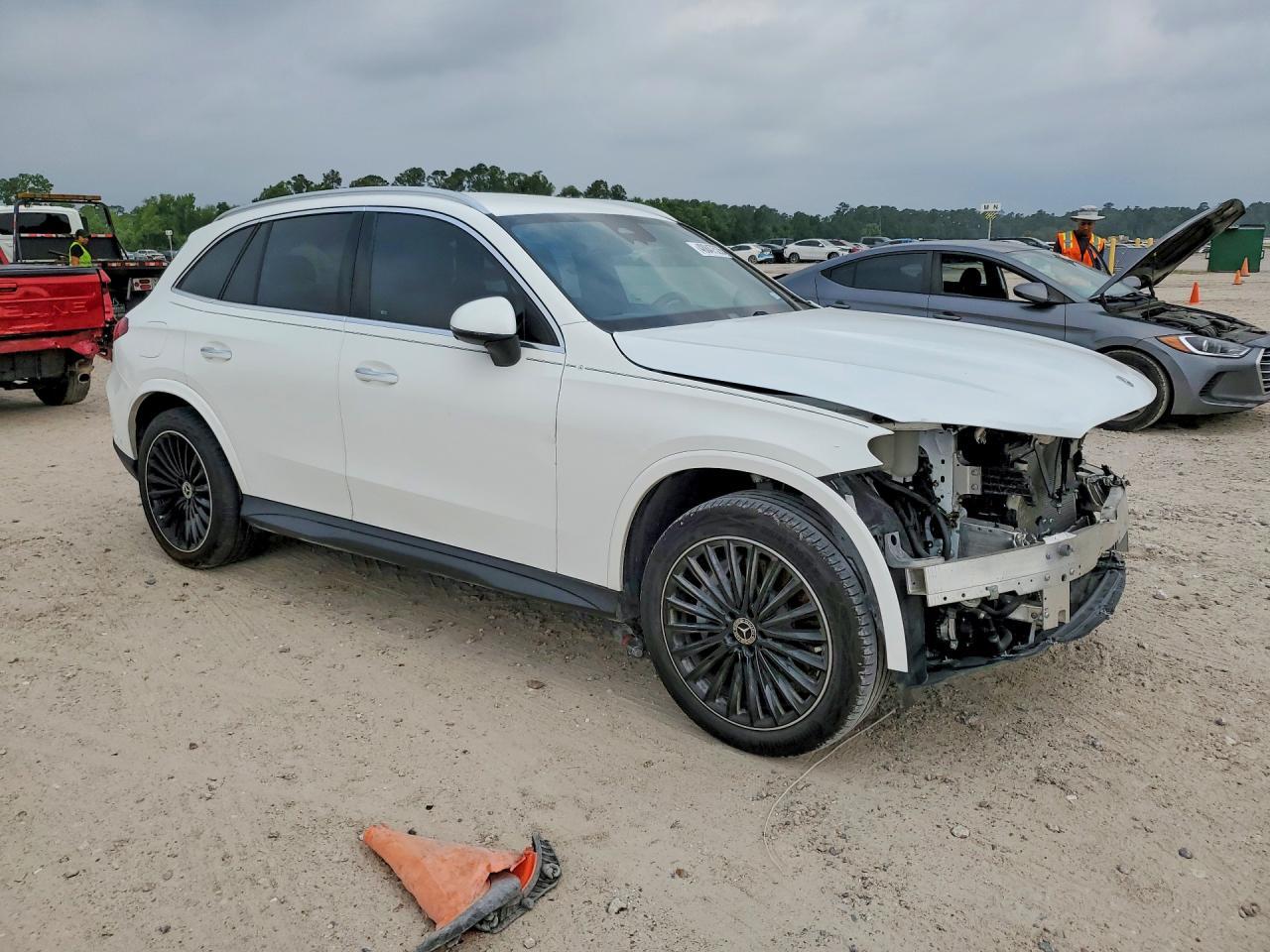 2025 Mercedes-Benz Glc 300 - zdjęcie 4