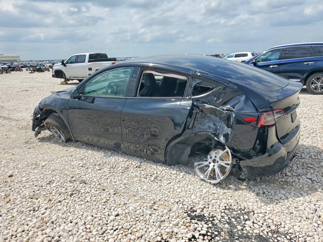 2024 Tesla Model Y - zdjęcie 2