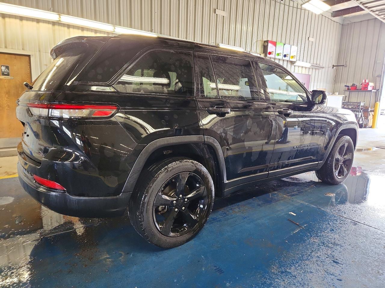 2023 Jeep Grand Cherokee Laredo - zdjęcie 3