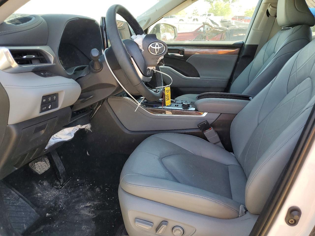 2025 Toyota Highlander Platinum - zdjęcie 7