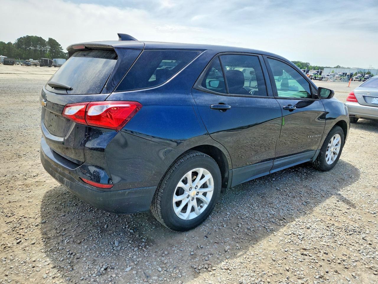 2020 Chevrolet Equinox Ls - zdjęcie 3
