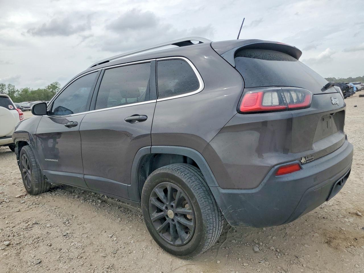 2019 Jeep Cherokee Latitude Plus - zdjęcie 2