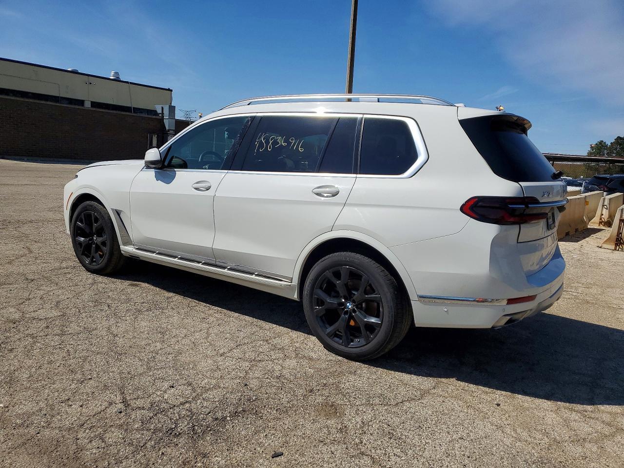2026 BMW X7 xDrive40I - zdjęcie 2