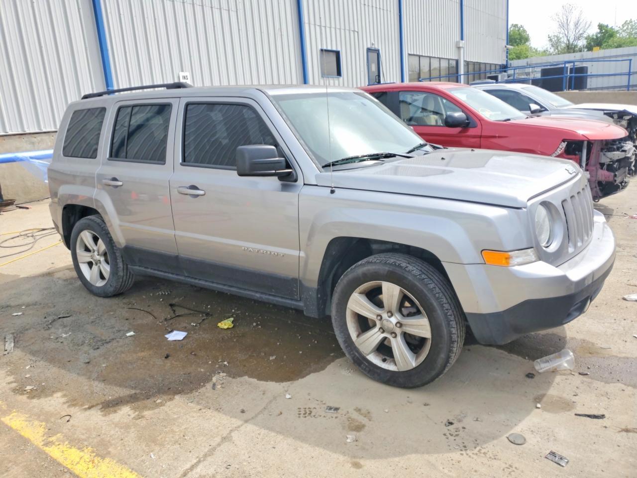 2016 Jeep Patriot Latitude - zdjęcie 4