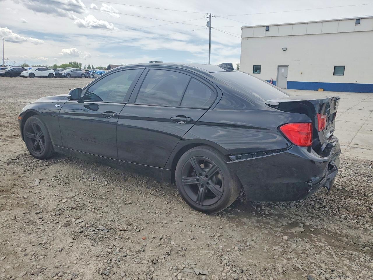 2014 BMW 320 I xDrive - zdjęcie 2