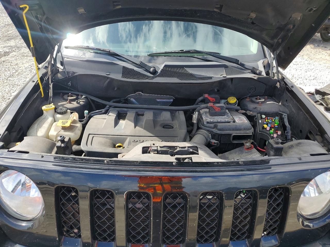 2015 Jeep Patriot Latitude - zdjęcie 11