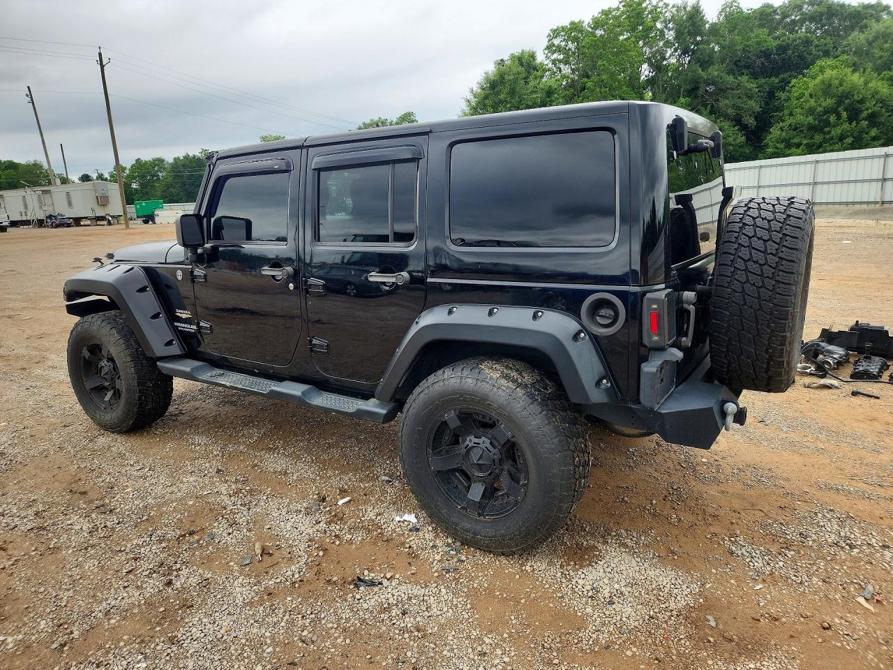 2015 Jeep Wrangler Unlimited Sahara - zdjęcie 2
