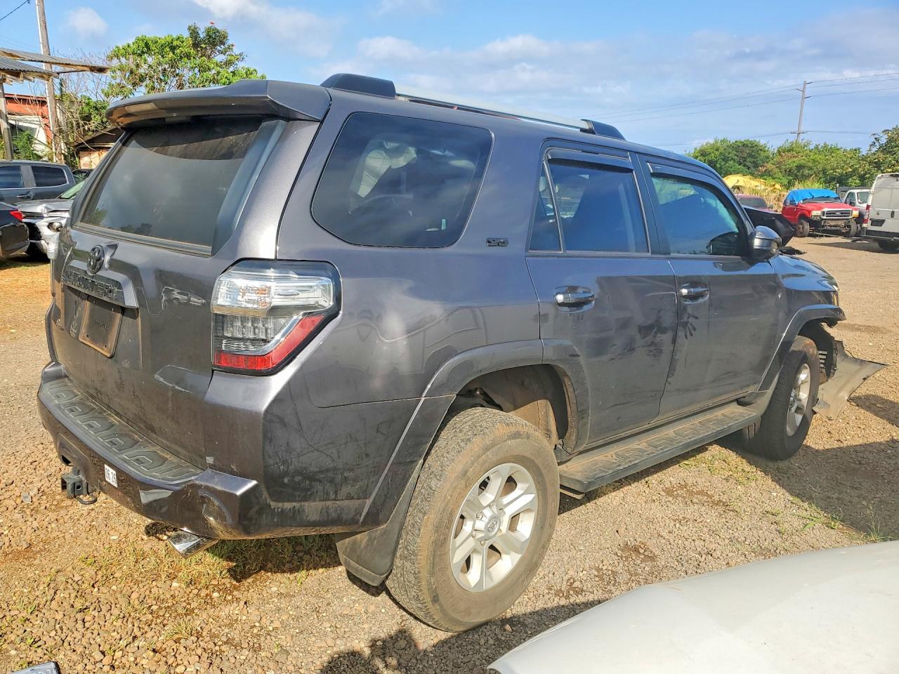 2022 Toyota 4Runner Sr5 - zdjęcie 3