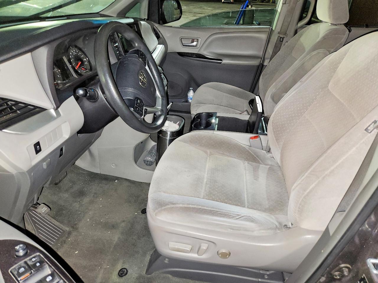 2015 Toyota Sienna Le 8-Passenger - zdjęcie 7