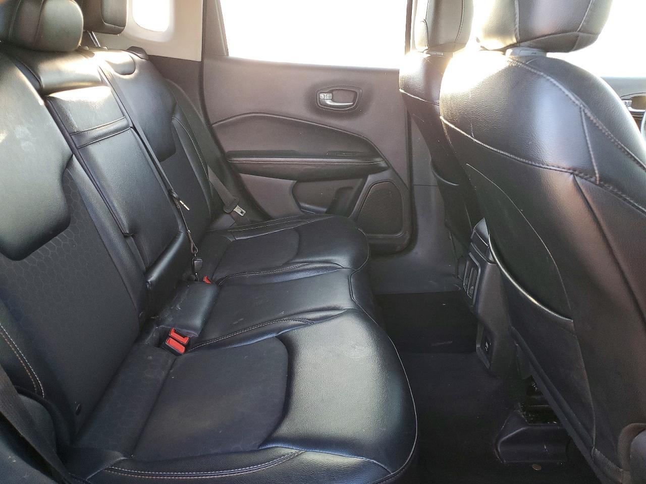 2018 Jeep Compass Latitude - zdjęcie 11