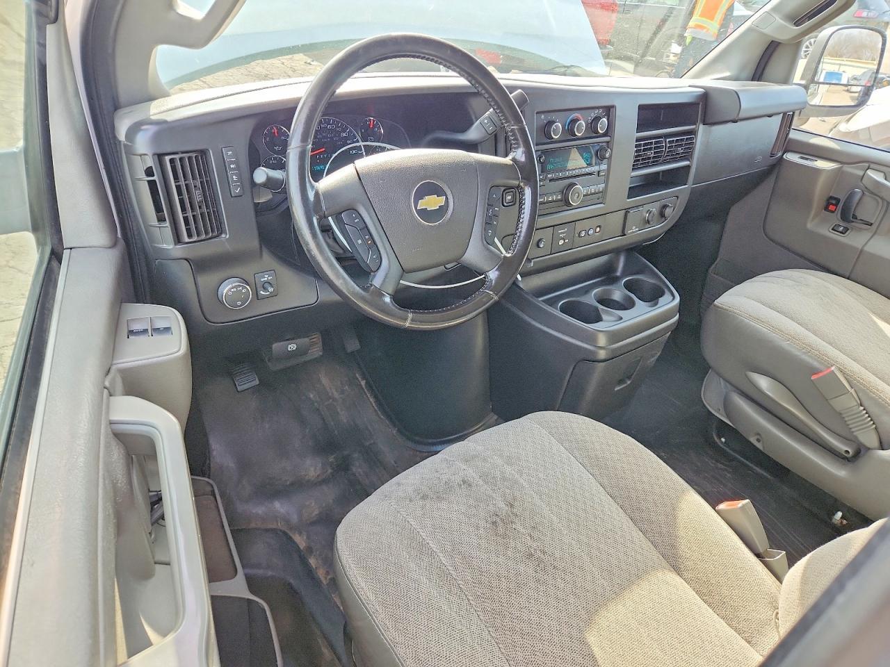 2020 Chevrolet Express G2500 - zdjęcie 8