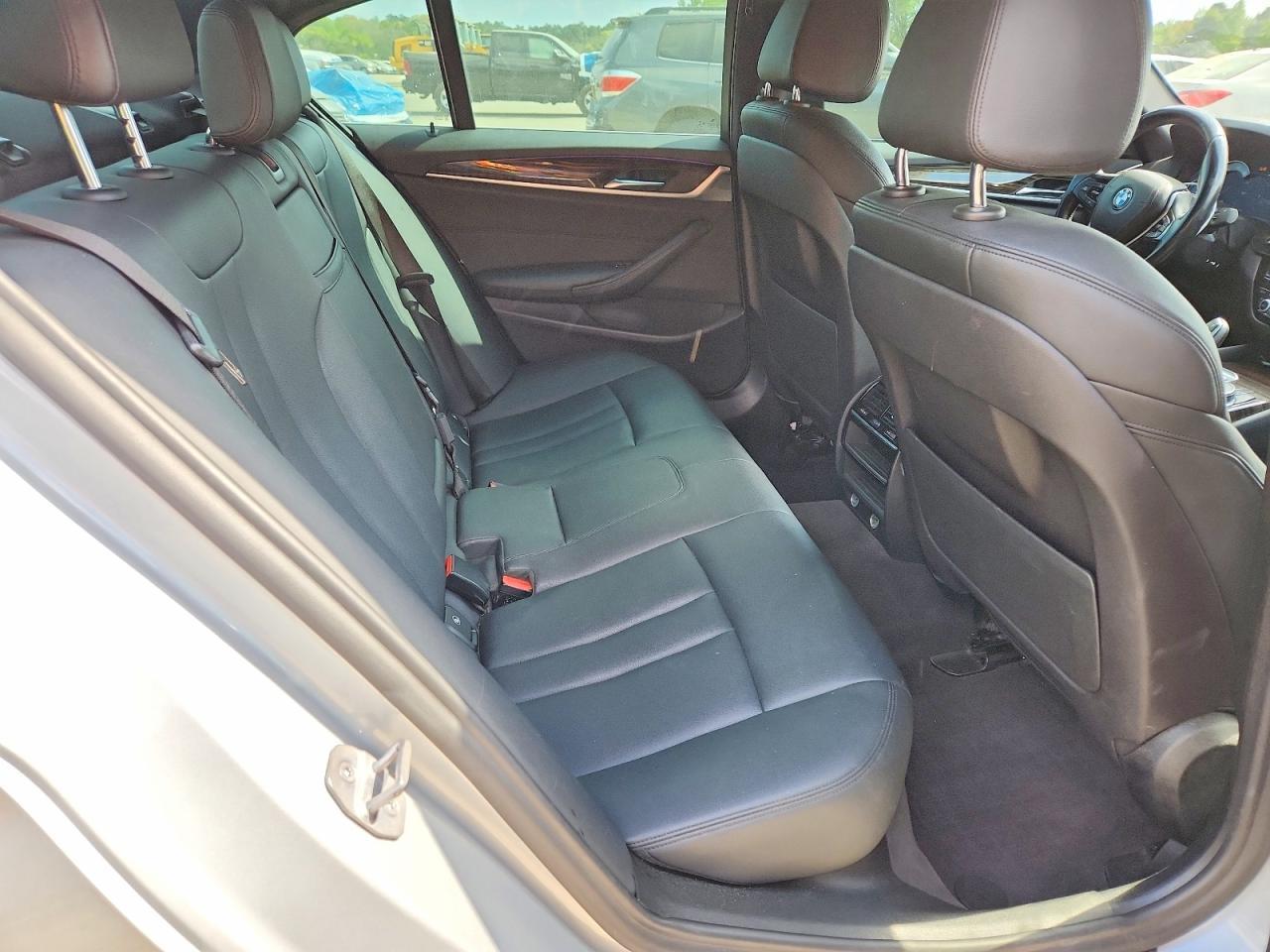 2019 BMW 530 I - zdjęcie 10
