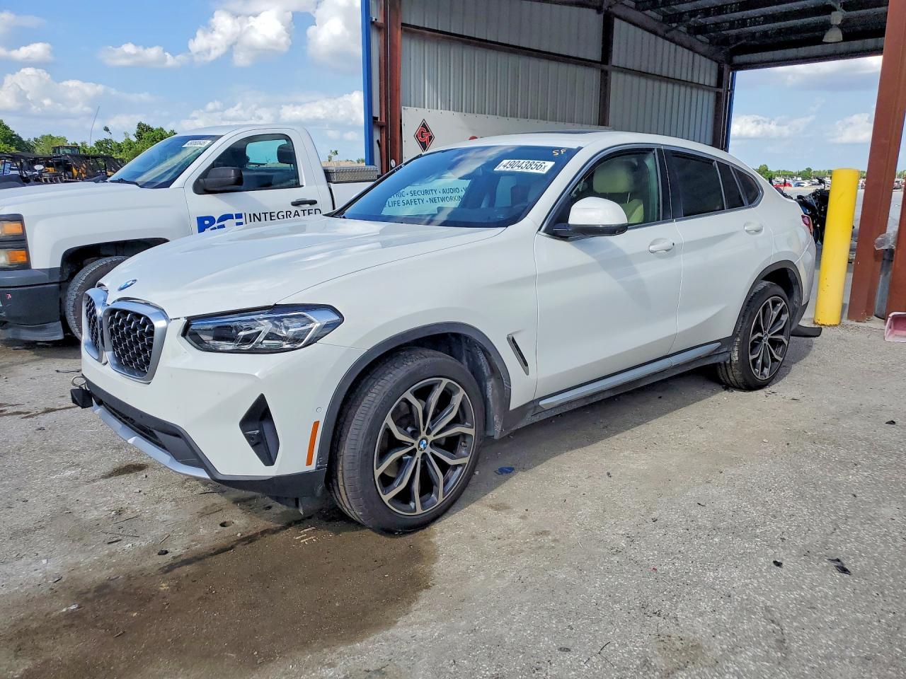 2022 BMW X4 xDrive30I - zdjęcie główne