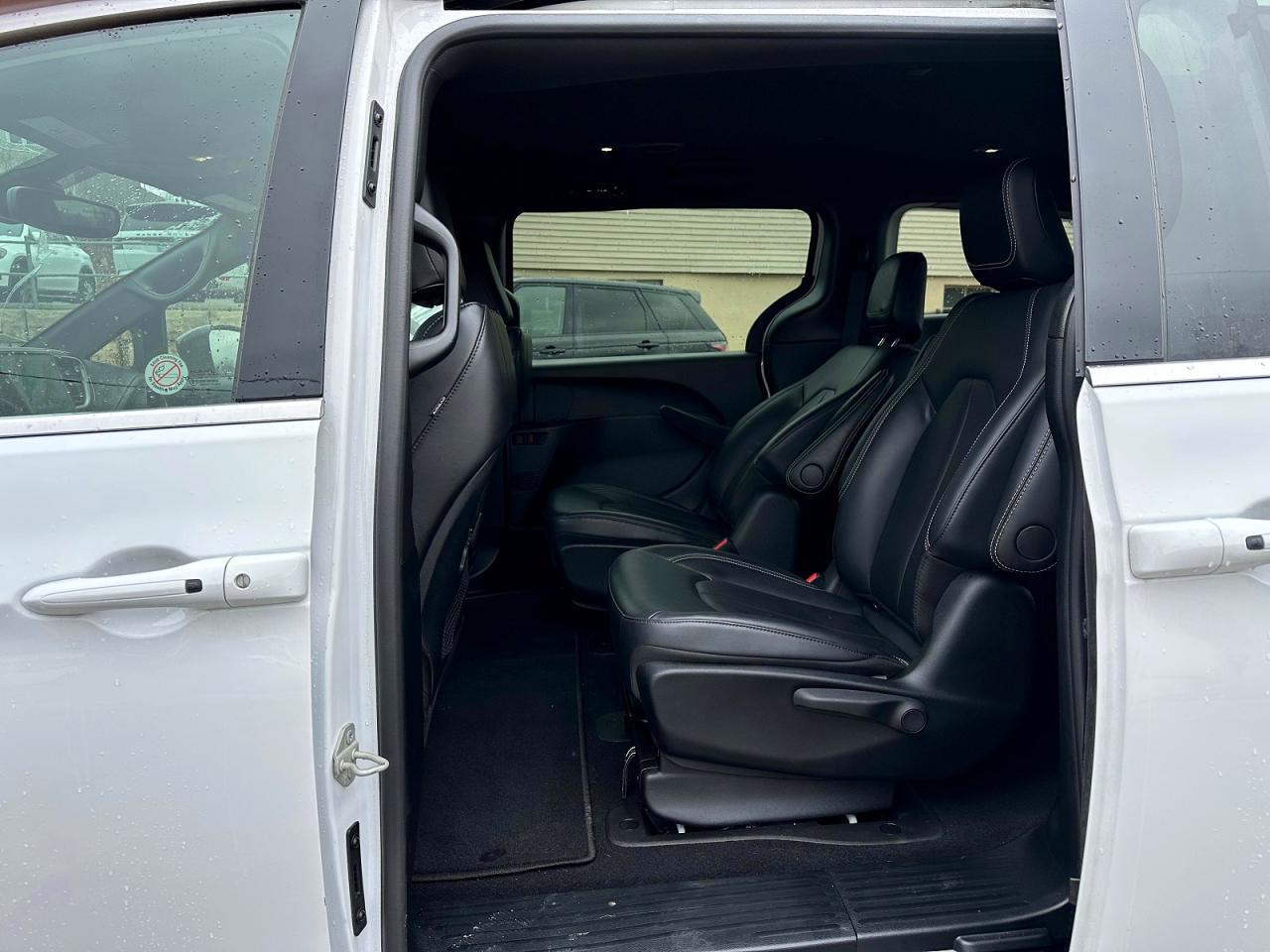 2025 Chrysler Pacifica Hybrid Select - zdjęcie 9