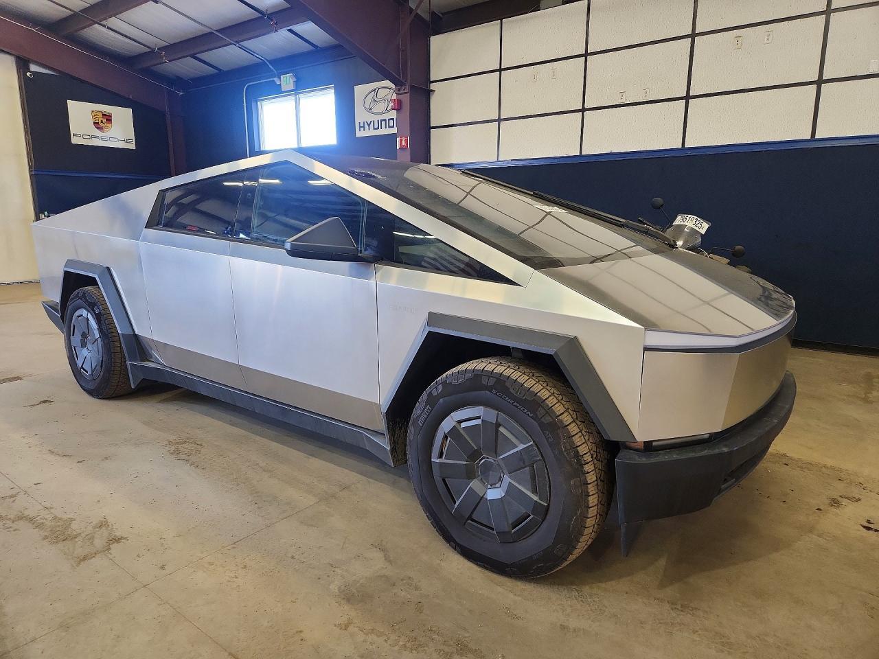 2024 Tesla Cybertruck - zdjęcie 4