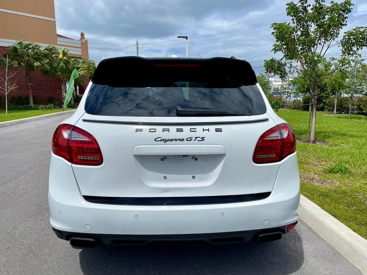 2014 Porsche Cayenne - zdjęcie 12