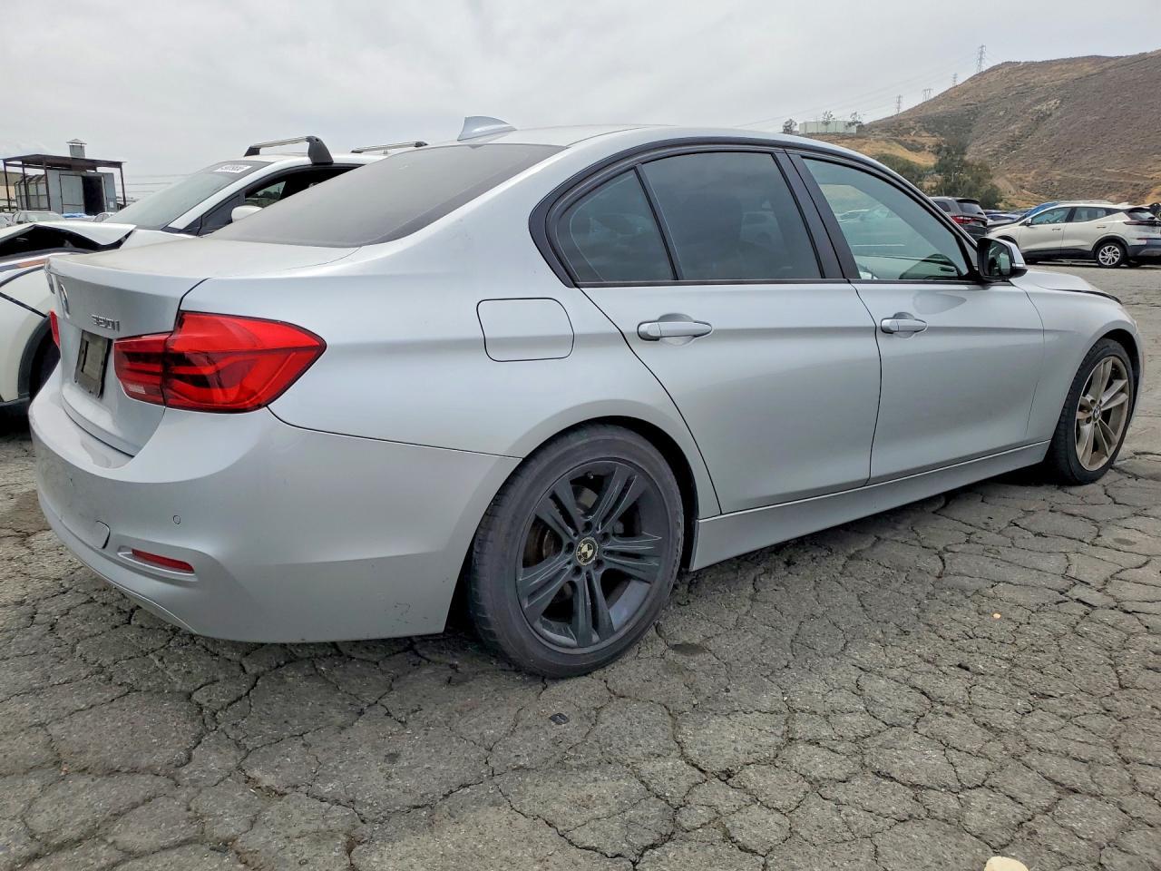 2016 BMW 320 I - zdjęcie 3