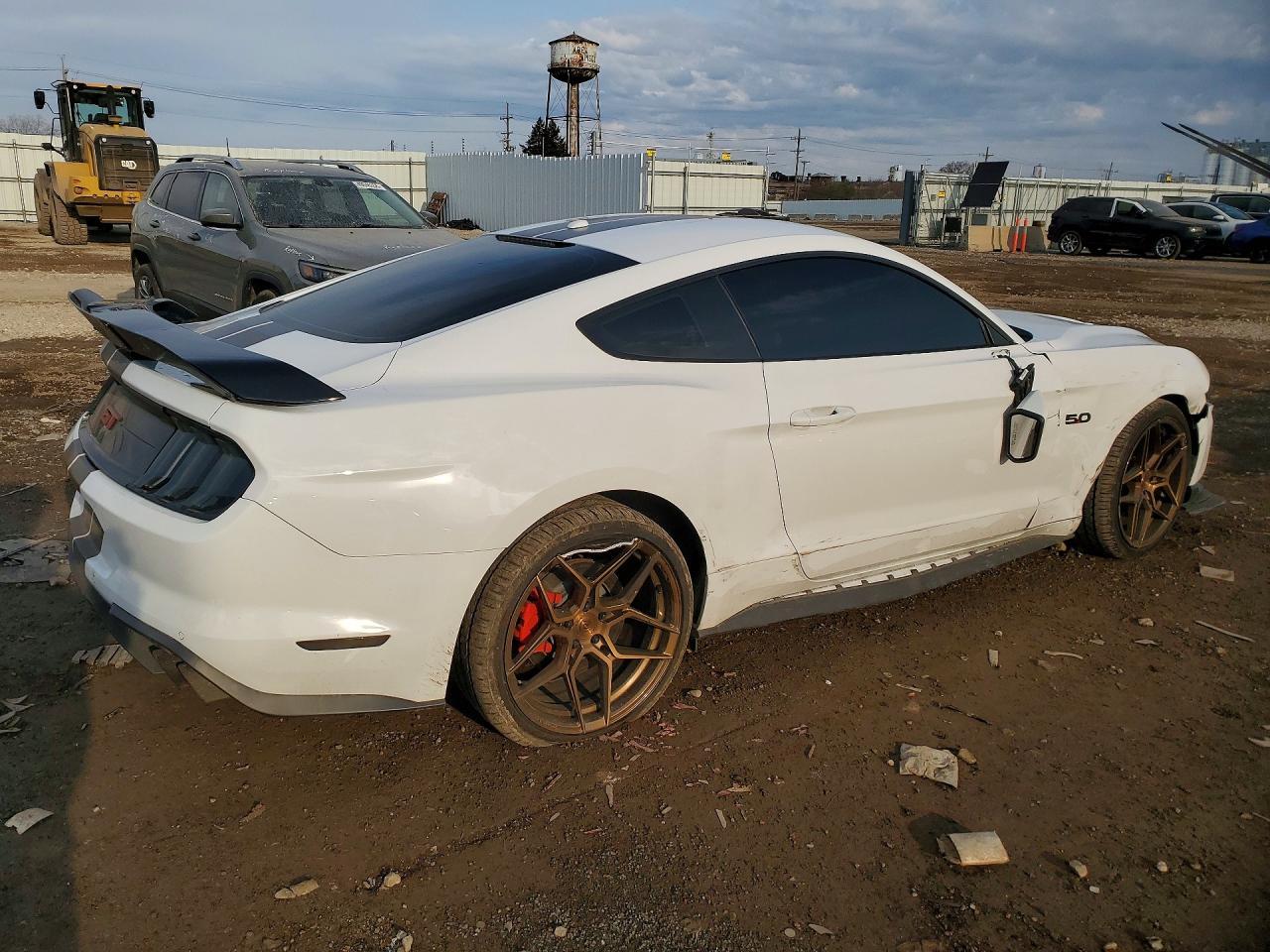 2020 Ford Mustang Gt - zdjęcie 3