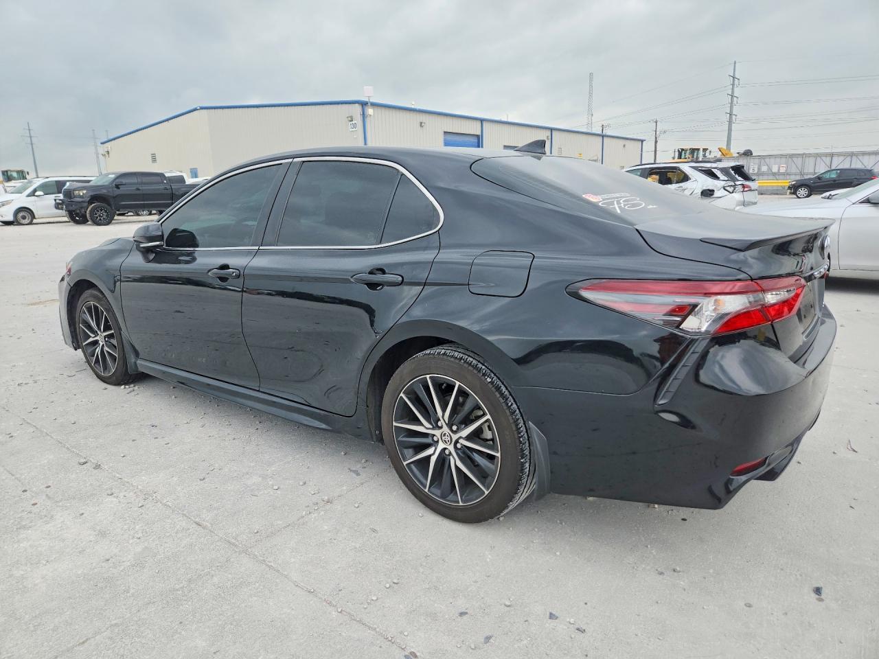 2023 Toyota Camry Se - zdjęcie 2