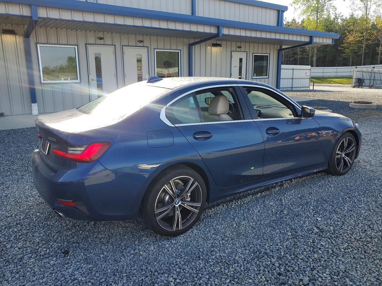 2021 BMW 330Xi - zdjęcie 3