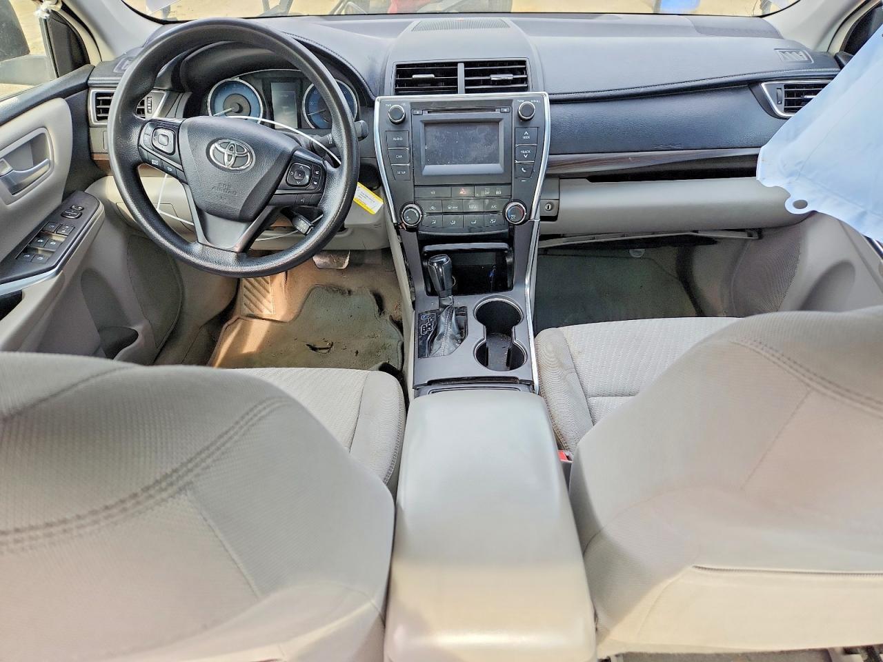 2016 Toyota Camry Le - zdjęcie 8
